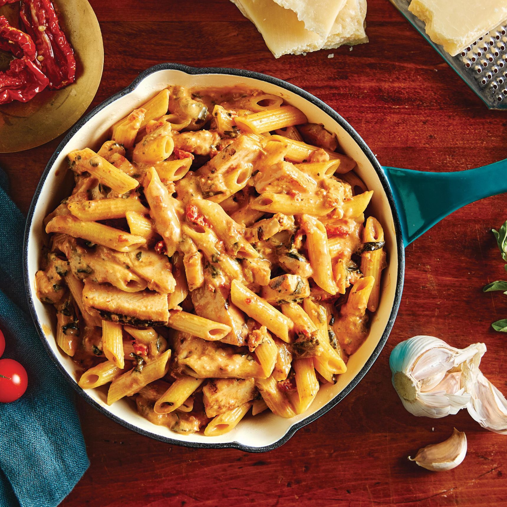 Creamy Tuscan Style Chicken and Pasta Kit (907 g)